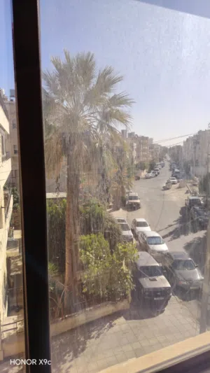 شقة سكنية مفروشة للبيع او الايجار شهري ام اذينة بجانب الجوردن جيتس