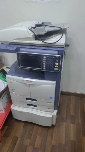 طابعة والة تصوير مكتبية لحالة جيدة