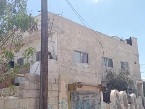 250 m2 5 Bedrooms Townhouse for Sale in Zarqa Jabal Tareq
