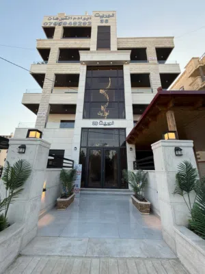 روف مميز على شارعين بين فلل منطقة الراهـبات
