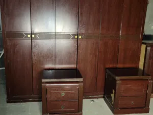 طقم كنب وغرفه نوم غرفه النوم عليها جلاتينها لسا للبيع المستعجل