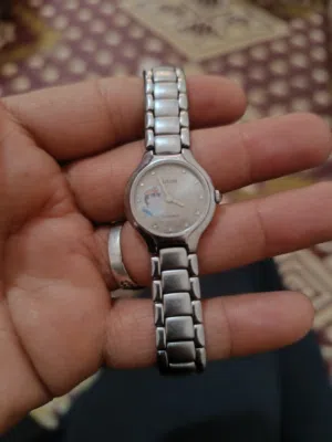ساعات للبيع