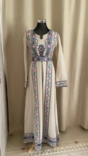 فساتين مستعملة حالتهم جيدة للبيع