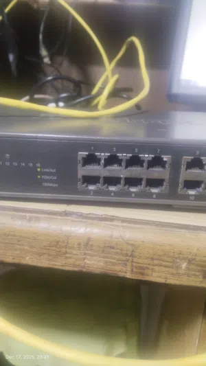 جهاز موزع شبكات(سويتش) D-link des 10160 معه سلك ايثرنت طوله اكثر من 20متر من النوعية الممتازه