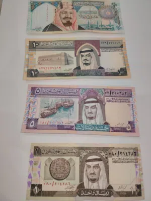 عملات ورقيه متنوعه قديمه
