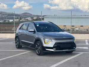 Kia . Niro . 2022 . New4