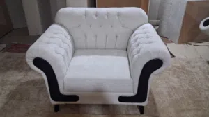 توصيل مجاني إلى المدينة . هناك 12  شخصًا مستعدين.إنه مصنوع من أثاث جديد تماماً. وهو مؤسسة جديرة ب