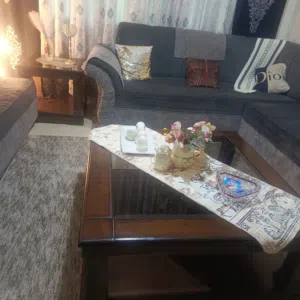 طاولة وسط مع طربيزات للبيع