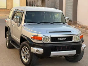 Used Toyota FJ in Tripoli