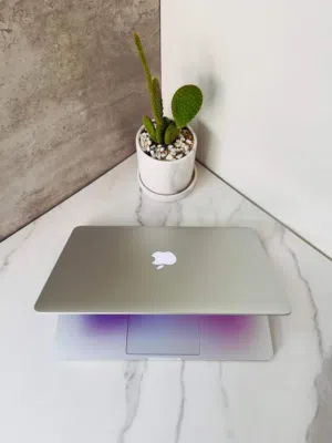 اصدار أقوى عرض  macbook air ssd 256gb  13 inch offer 50%