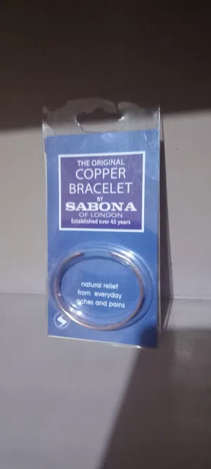 سوّار النحاس الأصلي من سابونا لندن (The original copper bracelet by Sabona of London) تأسست منذ أكثر