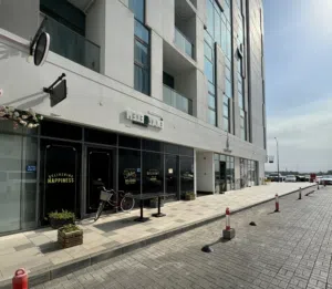 محلين في مبنى طيف 8، على شارع الموج.Two attached shops for rent in al Mouj st. In taif8