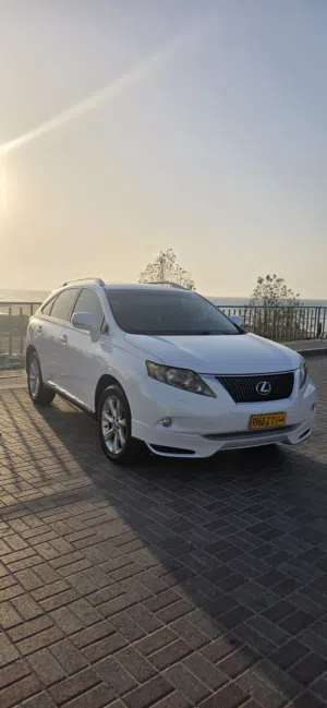 لكزس RX 350 خليجي بهوان الاستخدام الثاني استعمال امراة صبغة الوكالة لا يوجد بها حوادث رقم 1 فتحة