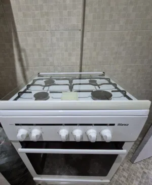 For Sale: Wansa Gas Cooker with Oven (4 Burners للبيع: موقد غاز وانسا مع فرن (4 شعلات)