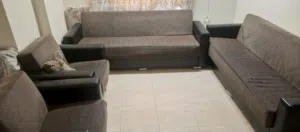 طقم كنب يفتح وبصير تخت وفيه مستودع 8 مقاعد للبيع