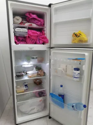 ثلاجة شارب للبيع