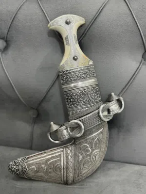 خنجر قرن عاج