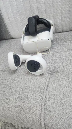 نظارت vr meta quest 2 نظيفة الموقع الفجيره ميتا كويست مع حزام خاص اقرا الوصف