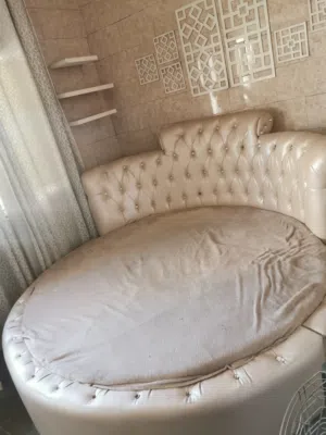 غرفه نوم تفصيل لاتيه18. دائريه لون لولؤي. مع فرشه تفصيل للبيع مع برادي خزانه سحاب مترين وتمنين 2.80