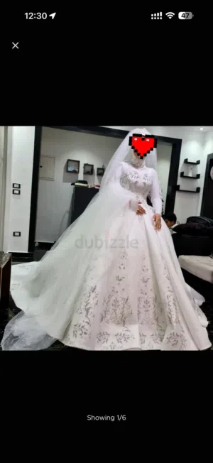 فستان زفاف ملكى مفصل خصيصا فى الامارات و معاه البادى و طرحتين و تاح