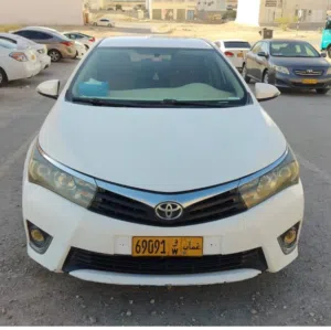 2014 Toyota Corolla 2.0L perfect condition single user GCC كورولا للبيع بحالة ممتازة