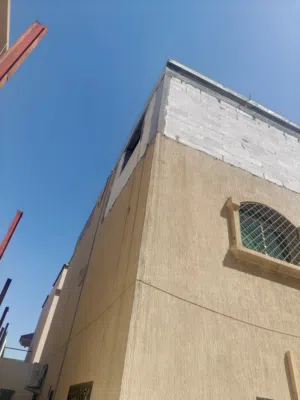 مقاولات وتشطيبات مباني لياسه وطابوق وزفلته امام المنازل والمستودعات للحماية من تجمع المياه