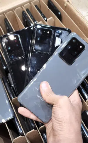 S20ULTRA 128GB 12R رام زوم كيمرااا 100 يوجد لدى محلات القبلي موبايل للهواتف الذكية