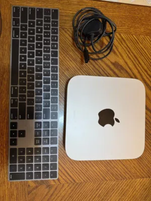 Mac mini 2020 8GB Ram - Apple Magic Keyboard