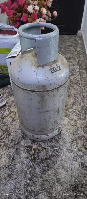 Gas cylinder and crockery bouwels