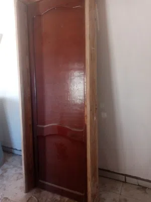 باب داخلي بحالة ممتازة