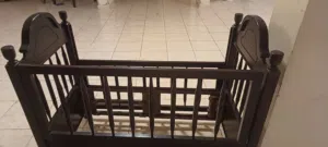 تخت اطفال خشب زان بحالة ممتازة جدا
