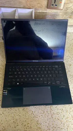 لابتوب asus zenbook. حجم الشاشه 14 رام داخلي 16 ذاكره 512