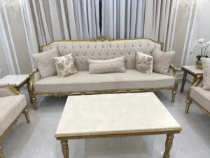 غنفات اثاث نظاف جدا مع طاولات العدد 4 مع 3 طاولات