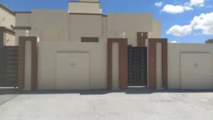 شقة كبيرة جزء من توين فله للايجار في بركة الموز