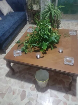 طاولة كبيرة لغرفة الجلوس مناسبة لغرفة الضيوف