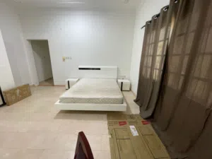 استوديو راقي بالعذيبة ملحق غرفه ومطبخ وحمام مفروش فرش فندقي Luxury furnished studio azaiba near pade