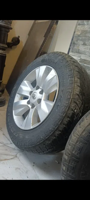 طقم کامل لعربیه تویوتا های لوکس 2018 الاصلی  للبیع سعر الاربعه 42500 الف