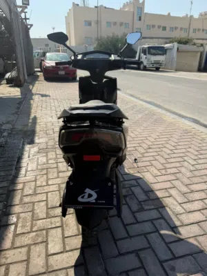 سكوتر كهربائي سريع سرعته150الي يمشي فيه مشكله تصير السرعه 50 تصليحه بي دينارين
