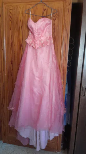 بدلة عروس من بريطانية معها طرحة وتاج وفساتين سهرة