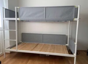 تخت طابقين من ايكيا بحالة الجديد للبيع بدون فرشات