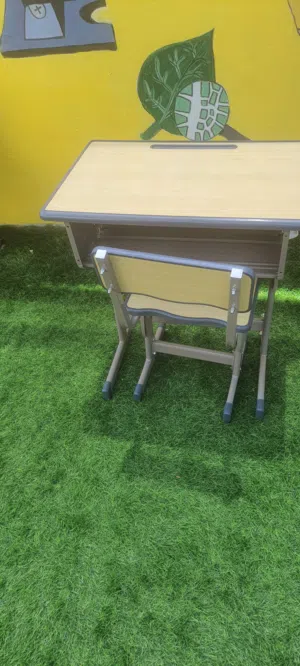طاولات الدراسة البدر للمفروشات الرواد في اثاث المدارس والمعاهد والجامعات والمراكز وصلت حديثا لدينا