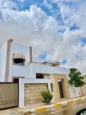 575 m2 More than 6 bedrooms Villa for Sale in Tripoli Al-Serraj