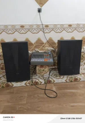 مضخم صوت وسمعات  مستعمل قليل