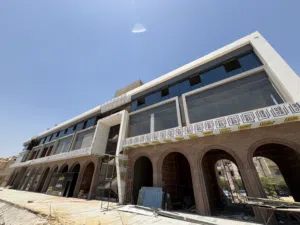 محل للبيع 95 متر