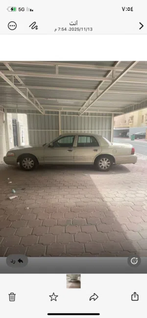 للبيع قراند ماركيز موديل 2005 ذهبي علي النظر