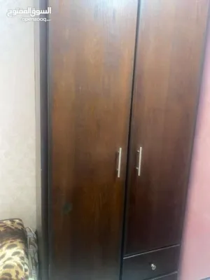 غرفة نوم شبابية تفصيل خشب بحال الوكالة للبيع المستعجل ويمكن بيعها متفرقة الله يبارك للبيع المستعجل