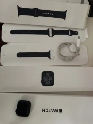 Apple Watch SE 2 (2022) بحالة ممتازة Battery Health 98% مع الكرتونة والشاحن