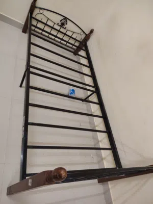 سرير مستعمل