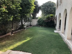 Luxurious Large Villa for Commercial Rent 豪华大型别墅商业出租  فيلا فاخرة كبيرة للإيجار التجاري