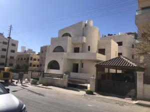 فيلا مستقلة للبيع بسعر شقة طابقية